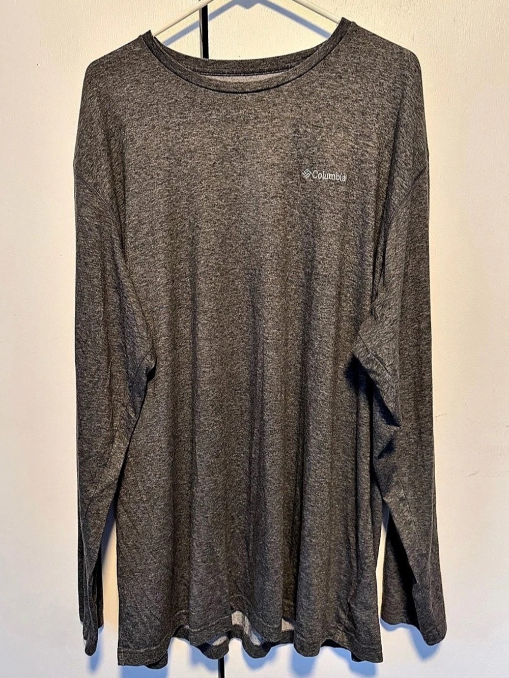 Columbia Long Sleeve Tee in Gray Like New G8